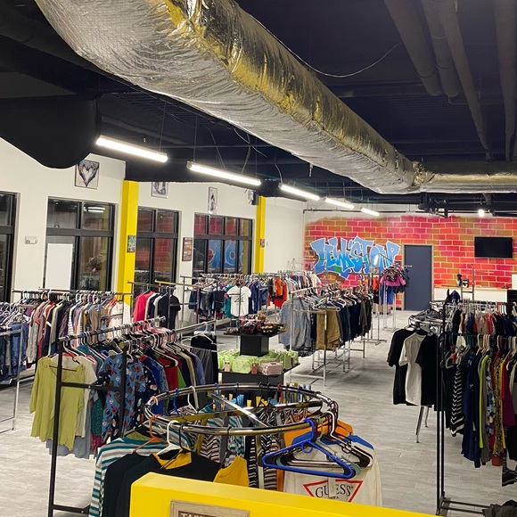 Meet your Posher, Kevin (Kaydenz Resale Closet) - Picture 1 of 3